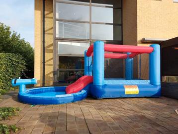 springkasteel + waterpret disponible aux enchères