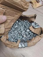 Clous en zinc, Enlèvement