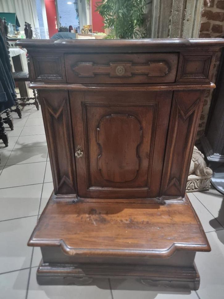 Biedkast met knielbank -Antiek, Antiquités & Art, Antiquités | Meubles | Armoires, Enlèvement