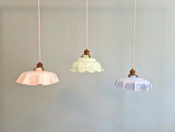 Trio van opaline hangers in Art Deco, 1920-30s  beschikbaar voor biedingen