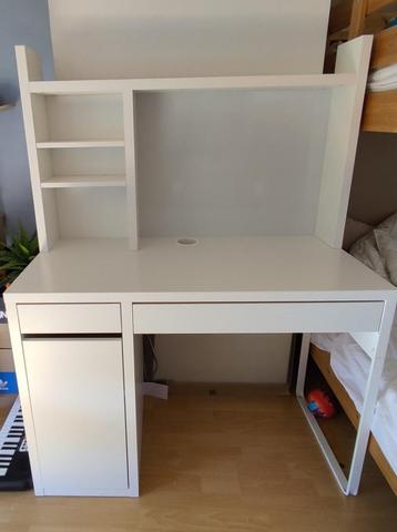 Bureau Ikea beschikbaar voor biedingen