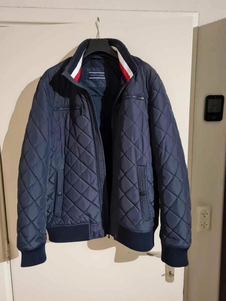 Prachtig donsjack van Tommy Hilfiger. Maat XL, Kleding | Heren, Jassen | Winter, Zo goed als nieuw, Maat 56/58 (XL), Blauw, Verzenden