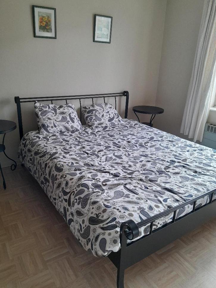 Slaapkamer Hemnes Ikea + smeedijzer/metalen bed, Huis en Inrichting, Slaapkamer | Bedden, Gebruikt, Tweepersoons, Overige maten