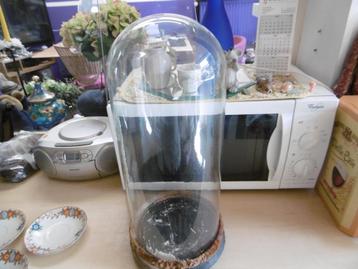 antiek oude glazen globe met voetstuk; mondgeblazen