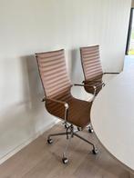 1 Replica Eames tan brown bureaustoel, Comme neuf, Chaise de bureau, Enlèvement