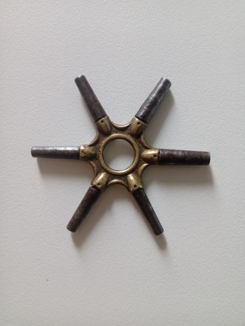 Sleutel van een oude horlogemaker, zakhorloge met meerdere v, Verzamelen, Overige Verzamelen, Ophalen of Verzenden