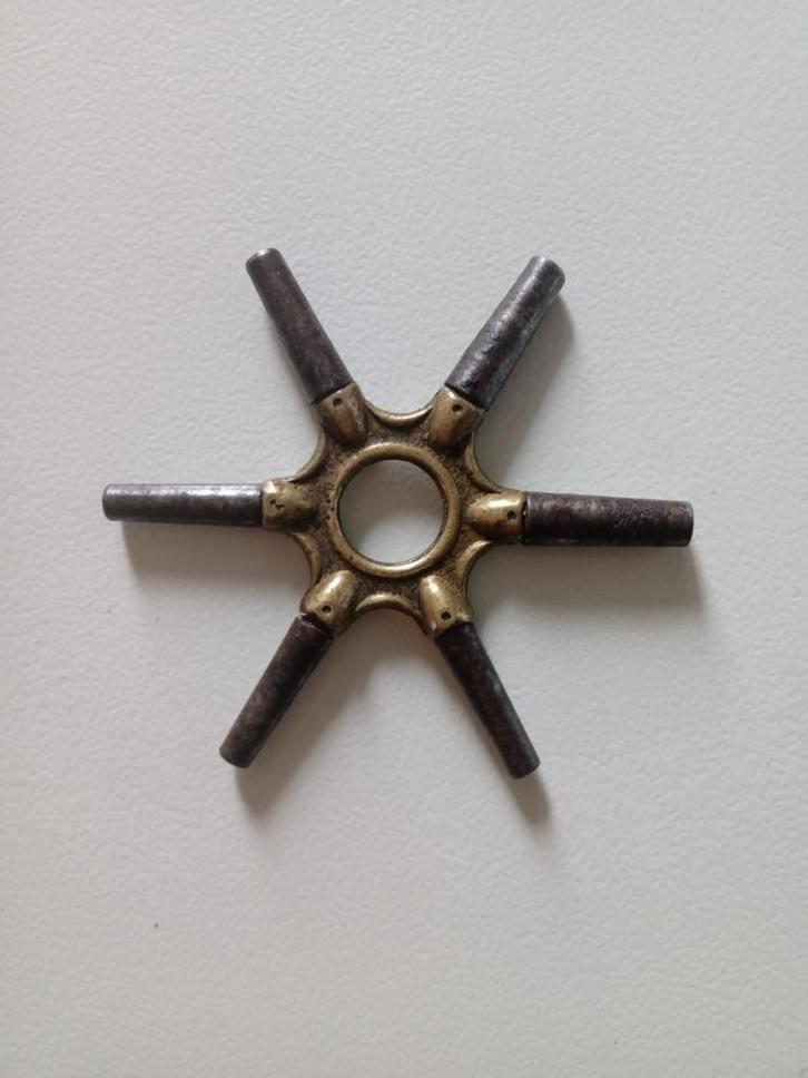 Sleutel van een oude horlogemaker, zakhorloge met meerdere v, Verzamelen, Overige Verzamelen, Ophalen of Verzenden