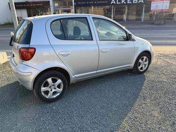 Toyota Yaris 1.3, Auto's, Voorwielaandrijving, Stof, Zwart, Radio