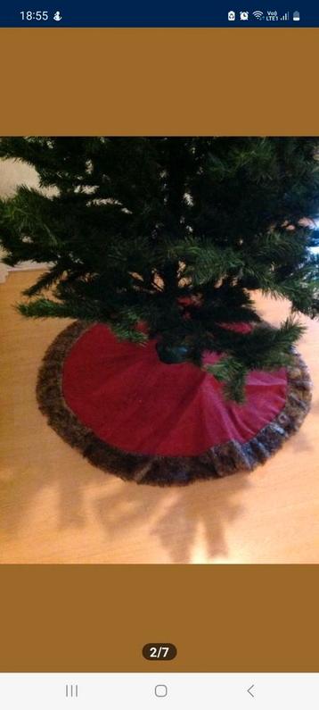Kerstboomrok beschikbaar voor biedingen