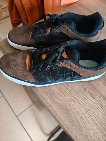 Nike SB Ishod maat 44 us 10  beschikbaar voor biedingen
