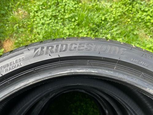 225/40 R18 92Y -- BRIDGESTONE -- 225/40 R18 92Y, Auto-onderdelen, Banden en Velgen, Band(en), Zomerbanden, 18 inch, 225 mm, Personenwagen