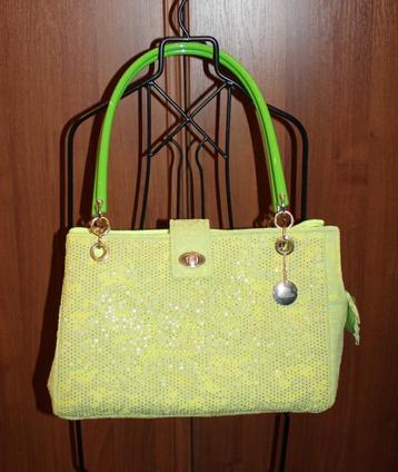 Mon Bonbon draagtas beschikbaar voor biedingen