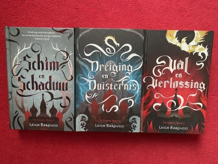 LEIGH BARDURO DE GRISHA TRILOGIE COMPLEET IN ZEER GOEDE STAA, Boeken, Fantasy, Ophalen of Verzenden
