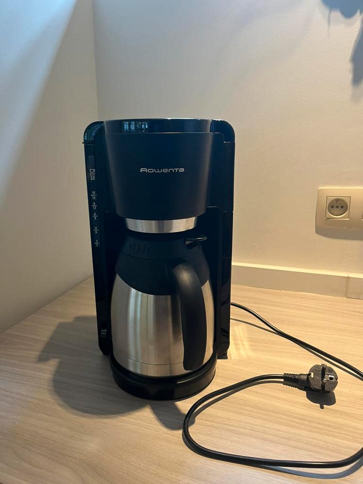 Nieuwe koffiezetter Rowenta CT3818, Elektronische apparatuur, Koffiezetapparaten, Zo goed als nieuw, Gemalen koffie, Koffiemachine