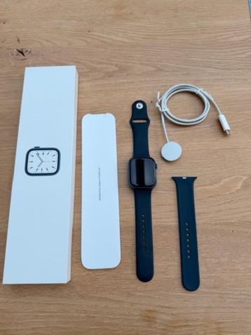 Blue Apple Watch, Series 7, 45mm + Snellaadkabel beschikbaar voor biedingen