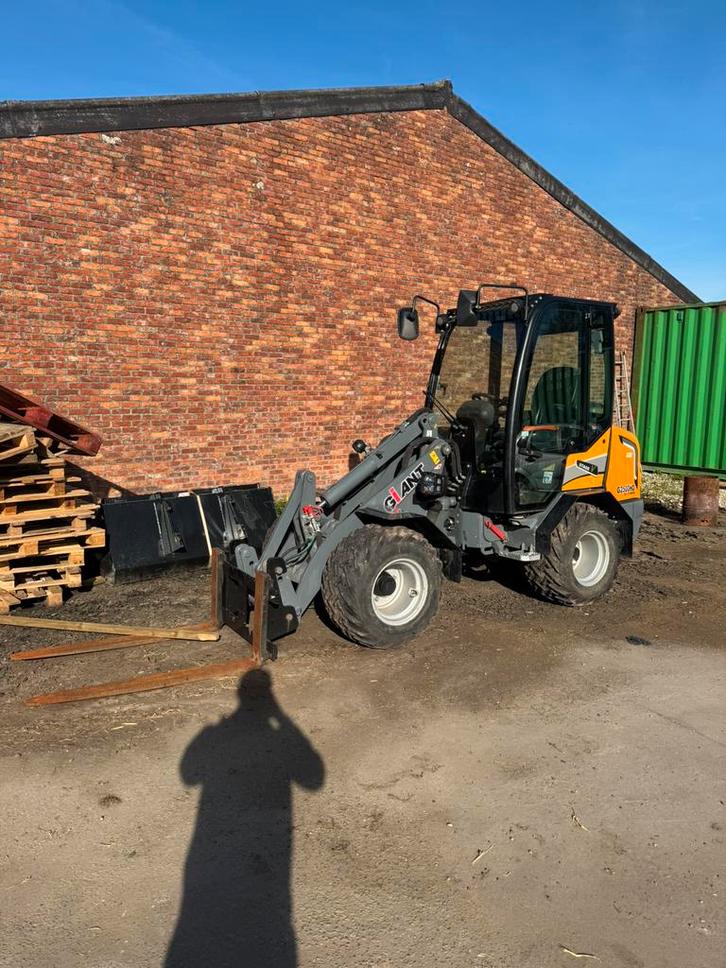 Kniklader/shovel te huur ook met machinist, Articles professionnels, Agriculture | Outils, Labour, Enlèvement