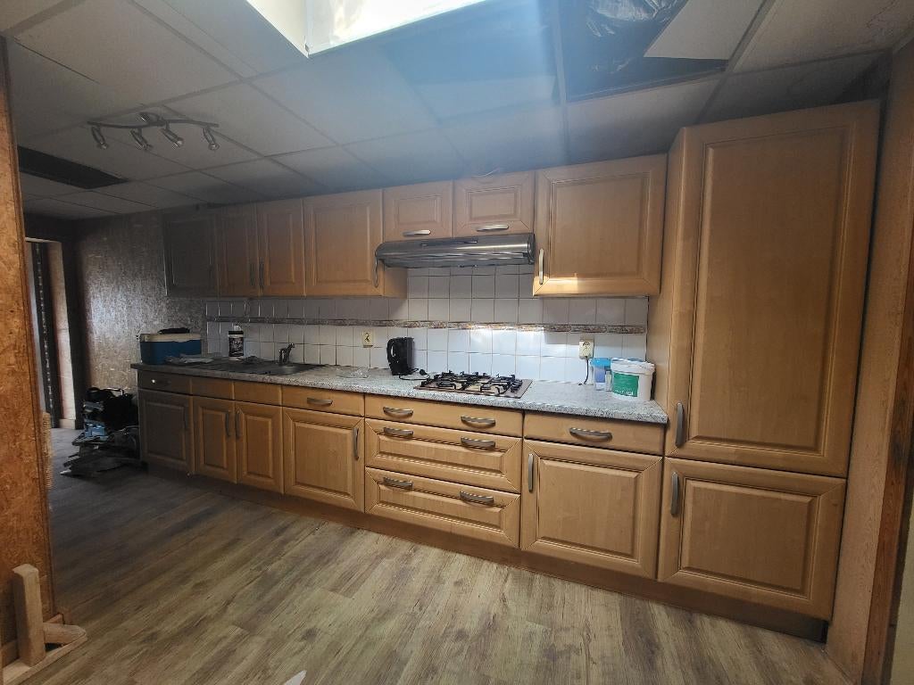 CUISINE A DONNER, Enlèvement, Utilisé, Crème, Cuisine à paroi simple