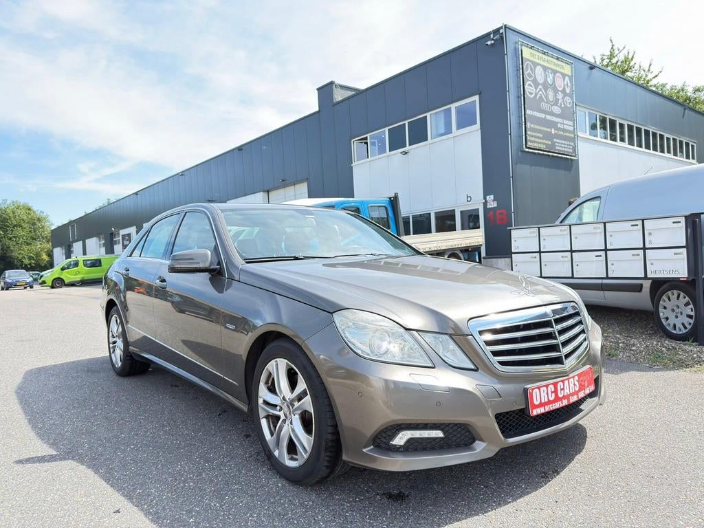 Mercedes-Benz E 220 CDI Avantgarde AUTOMAAT, Auto's, Automaat, Lichtsensor, Zwart, 4 cilinders