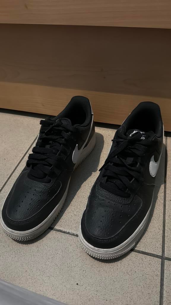 Nike Air Force 42,5, Enlèvement ou Envoi, Comme neuf, Noir, Baskets