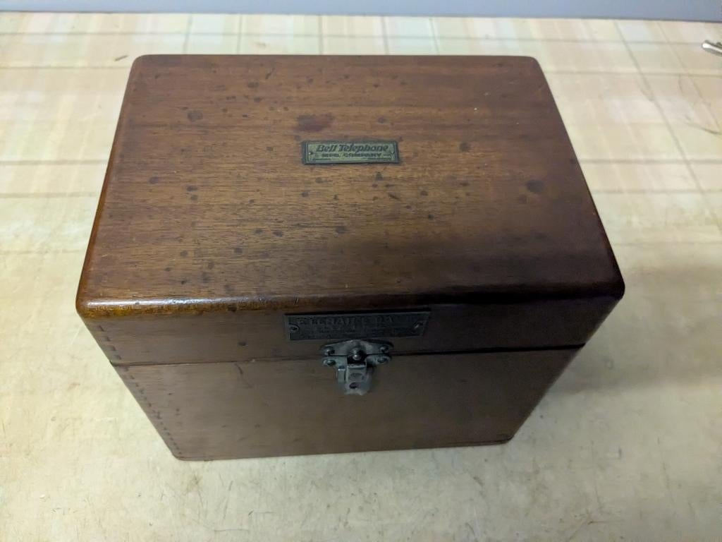 Radio (Bell) met koptelefoon in houten kist. Kristal post., Ophalen