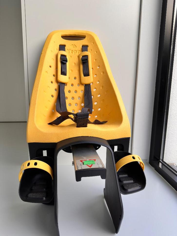 Yepp maxi fietsstoel met 2 framehouders, Fietsen en Brommers, Fietsaccessoires | Fietsstoeltjes, Zo goed als nieuw, Achterzitje