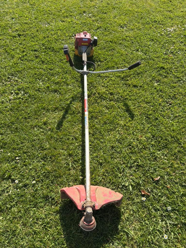 Debroussailleuse (besoin d’un entretien), Jardin & Terrasse, Débroussailleuses, Enlèvement, Utilisé, Essence