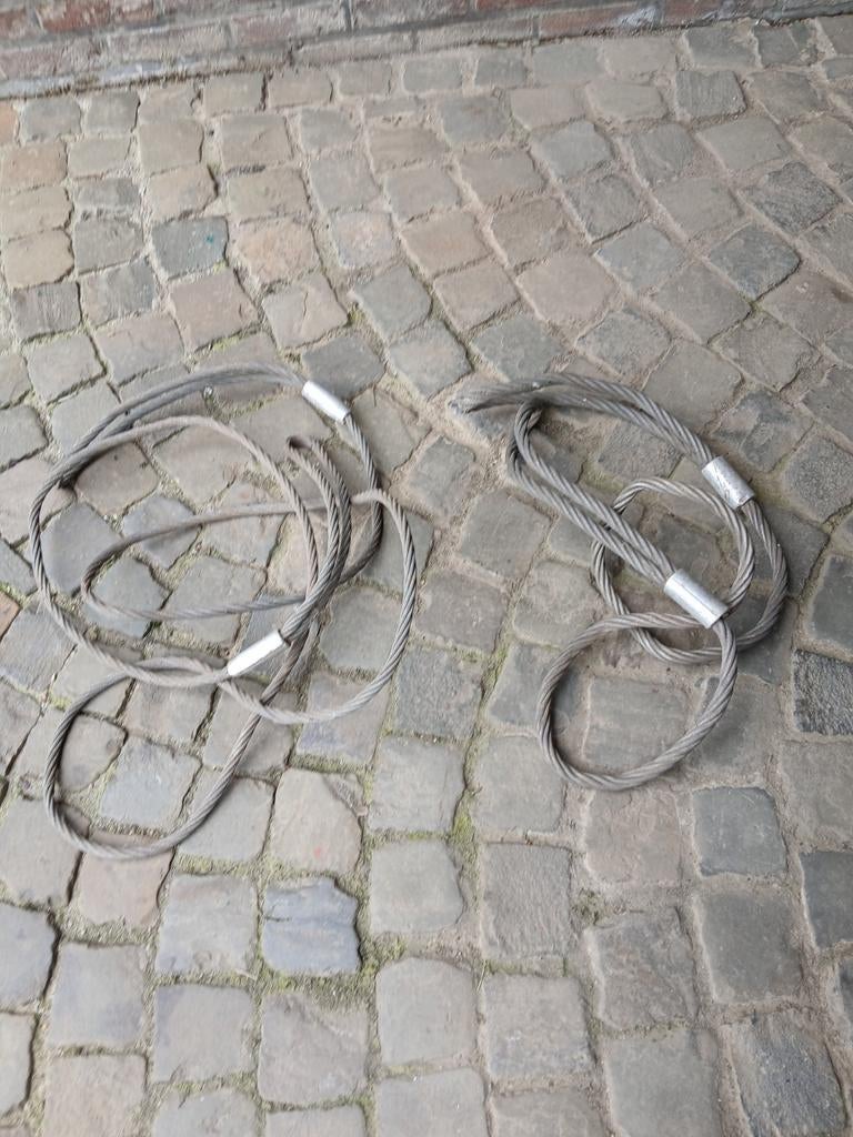 2 câbles de traction en acier., Enlèvement