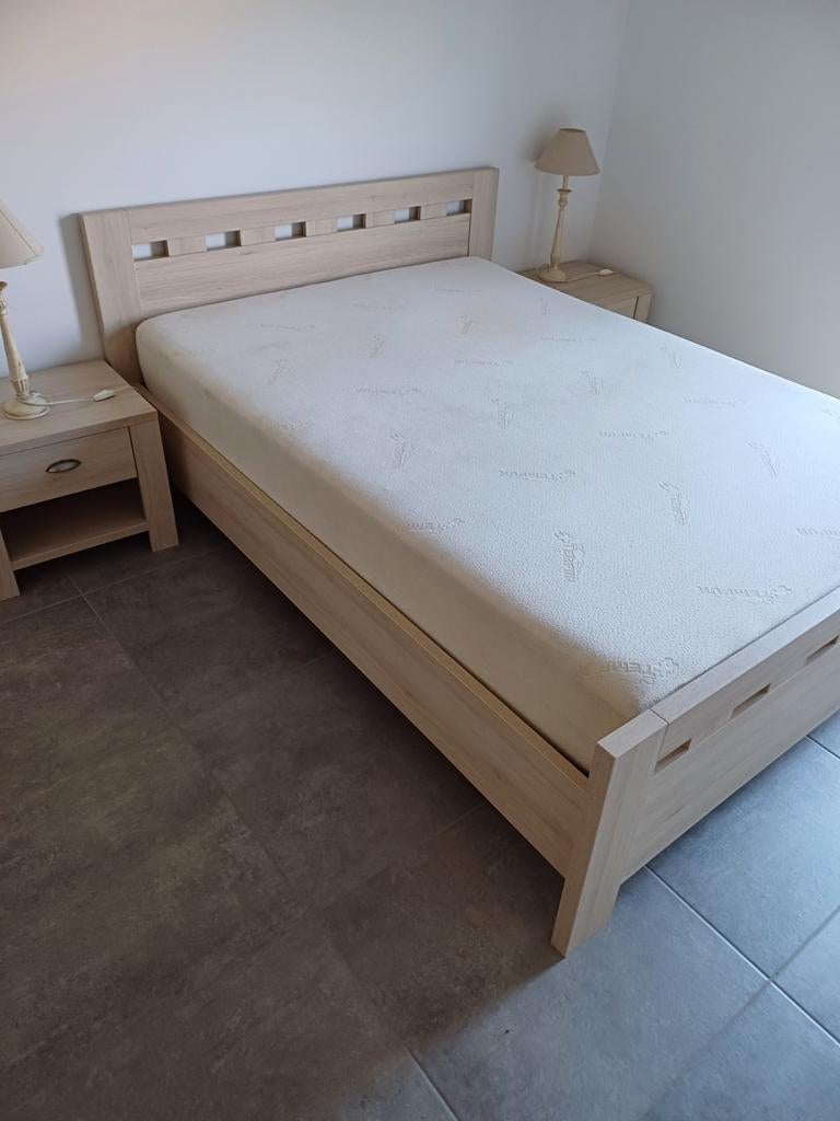 Gratis bed en nachtkastjes, Ophalen