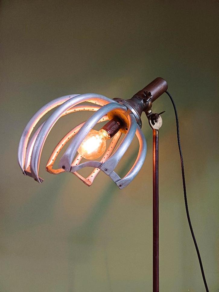 Unieke lamp van omgebouwde jaren 30 industriële droogkap, Huis en Inrichting, Lampen | Vloerlampen, Ophalen