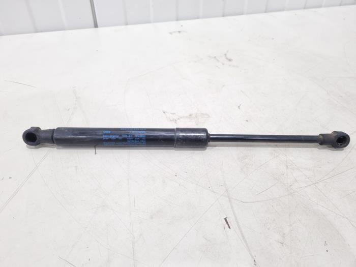 Amortisseur capot moteur droit d'un Audi A1, Autos : Pièces & Accessoires, Carrosserie & Tôlerie, Audi, Utilisé, 3 mois de garantie