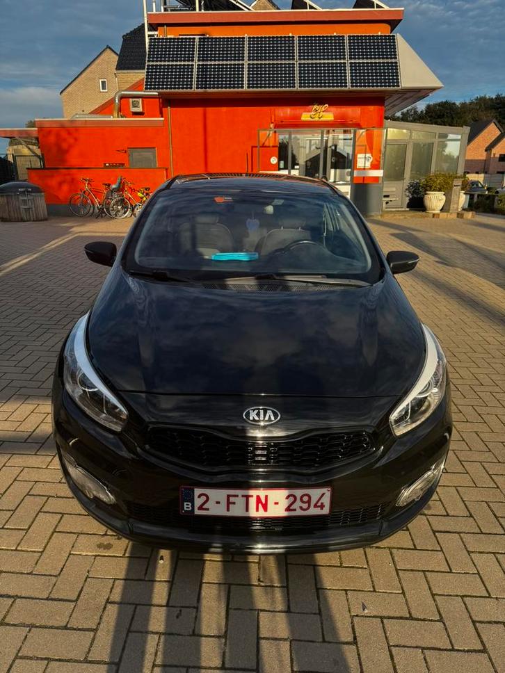 KIA PRO CEE’D, Auto's, Kia, Bedrijf, (Pro) Cee d, ABS, Achteruitrijcamera, Airbags, Airconditioning, Bluetooth, Climate control