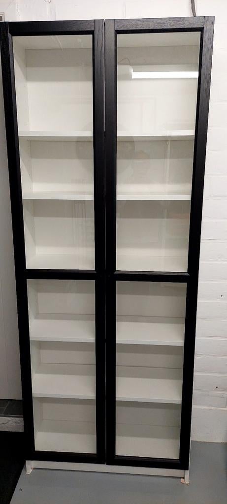 2 deurs vitrinekast met schabben, Ophalen, Zo goed als nieuw