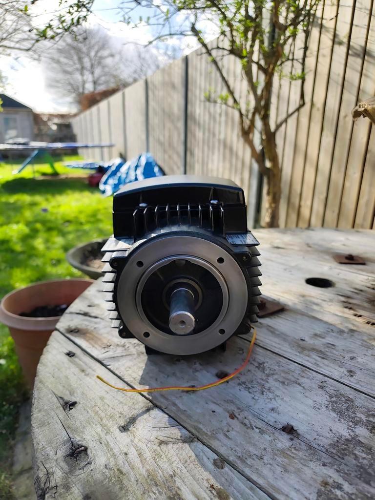 Grundfos elektromotor, Doe-het-zelf en Bouw, Ophalen of Verzenden