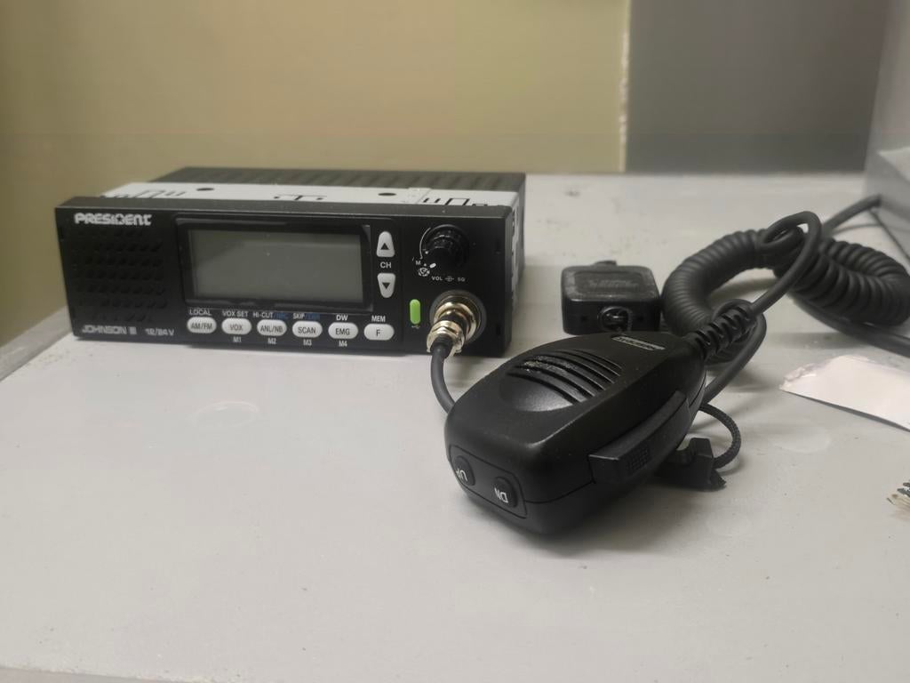 Beste collega 

Ik verkoopt mijn mobile cb radio president 3, Ophalen