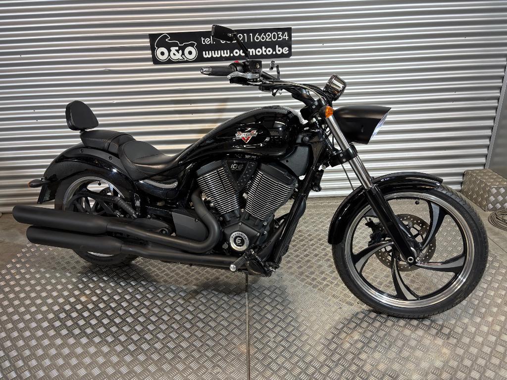 Victory 8 Ball 106" + 1 an garantie + entretien GRATUIT!, Motos, Motos | Marques Autre, Entreprise, Chopper, plus de 35 kW, 2 cylindres