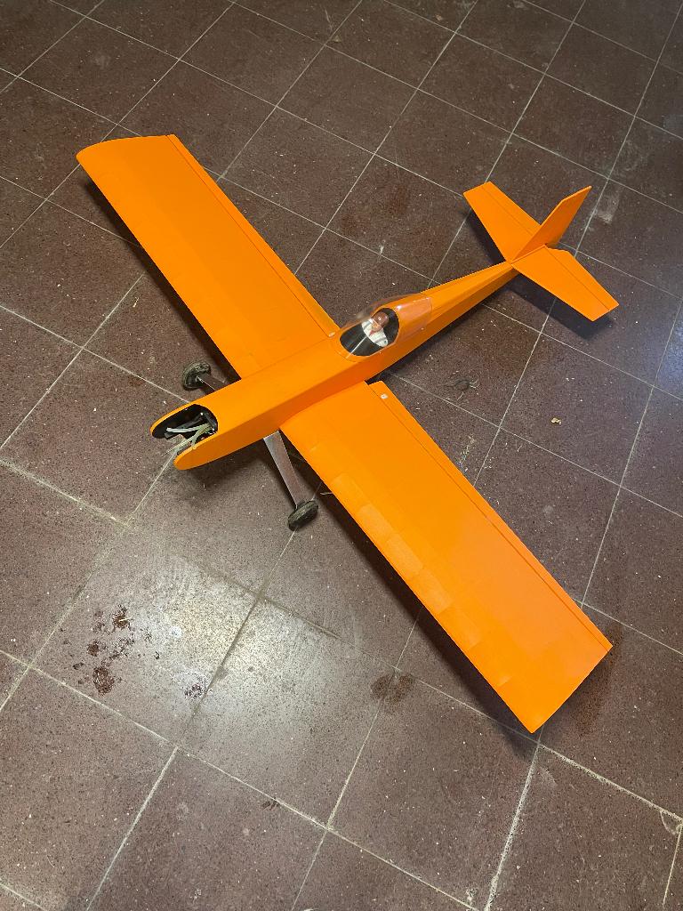 Avion four star 40 sig, Hobby en Vrije tijd, Modelbouw | Radiografisch | Vliegtuigen, Zo goed als nieuw, Nitro, RTF (Ready to Fly)