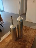 2 aluminium flesvazen - diameter 13cm op 75 en 55cm hoog, Autres couleurs, Comme neuf, Enlèvement, Autres matériaux