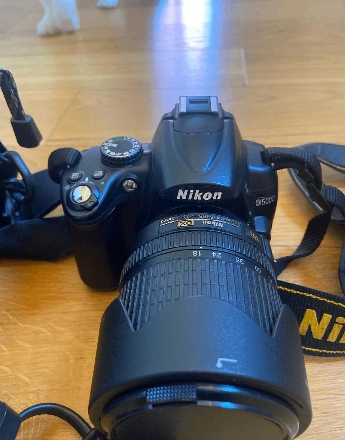 Nikon D5000 + 18-105mm lens + accessoires – goede staat, Audio, Tv en Foto, Fotocamera's Digitaal, Zo goed als nieuw, Spiegelreflex