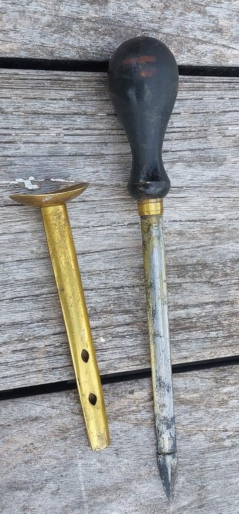 Ancien coupe-papier ( antiquité), Enlèvement