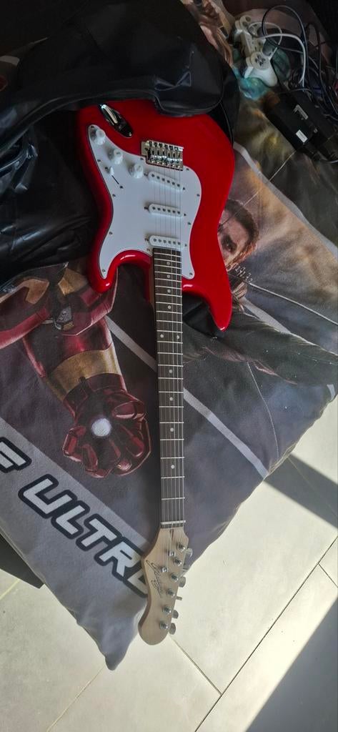 Electrische gitaar nieuwe staat! Amper gebruikt, Muziek en Instrumenten, Snaarinstrumenten | Gitaren | Elektrisch, Ophalen