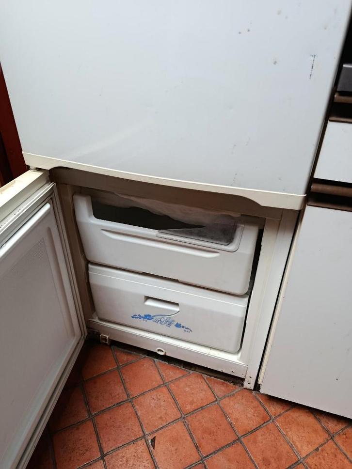 Frigo + congélateur Whirlpool – très usé mais fonctionnel, Electroménager, Réfrigérateurs & Frigos, Utilisé, Avec compartiment congélateur