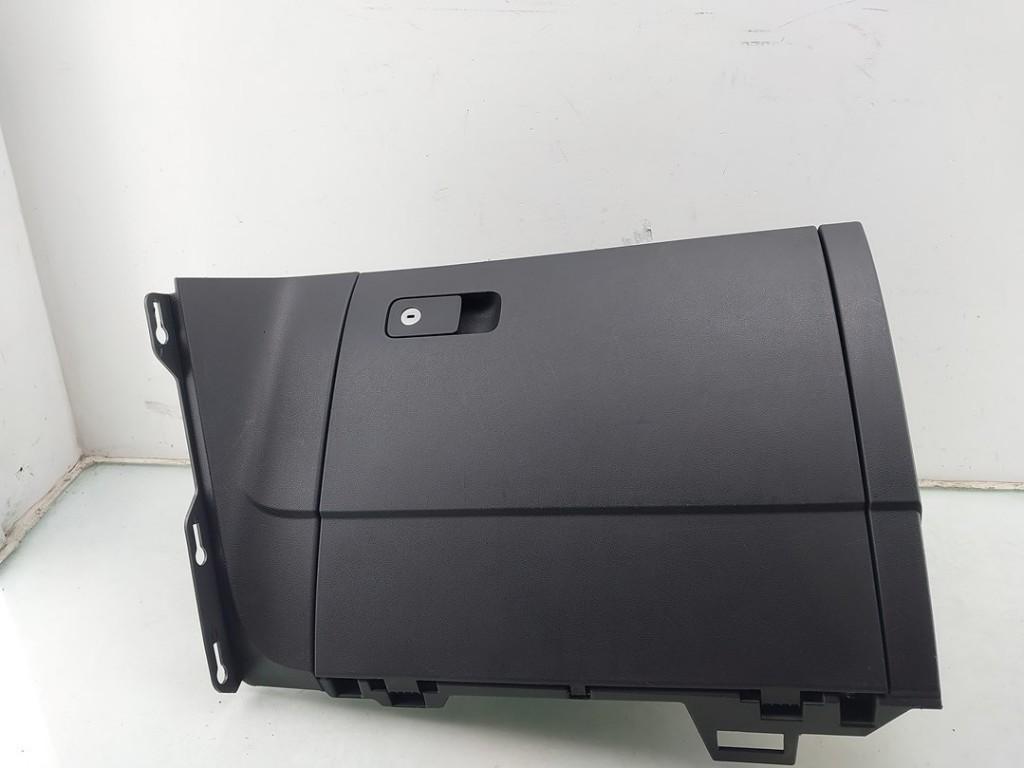 COMPARTIMENT A GANTS Volkswagen Golf Sportsvan (AUVS), Dhr. J. Ham, Volkswagen, Administratie@autoham.nl, Utilisé