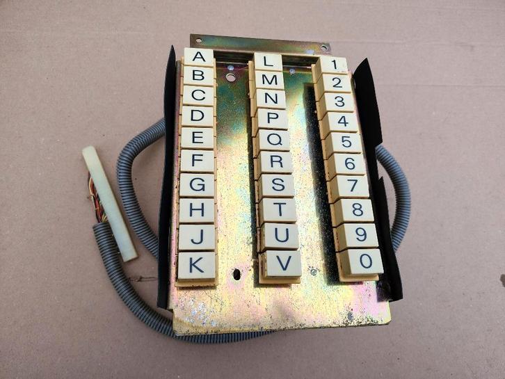 Toetsenbord Rowe-AMi R-74 (1975) jukebox, Collections, Machines | Jukebox, Ami, Envoi