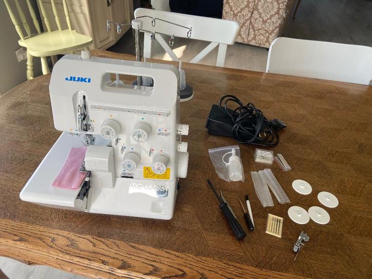 OVERLOCK JUKI MO654 DEN, Hobby en Vrije tijd, Naaimachines en Toebehoren, Zo goed als nieuw, Accessoires, Ophalen