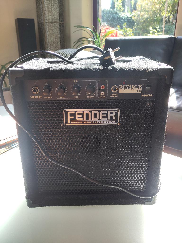 Fender Rumble 15 Combi versterker-basluidspreker, Muziek en Instrumenten, Versterkers | Bas en Gitaar, Ophalen, Zo goed als nieuw