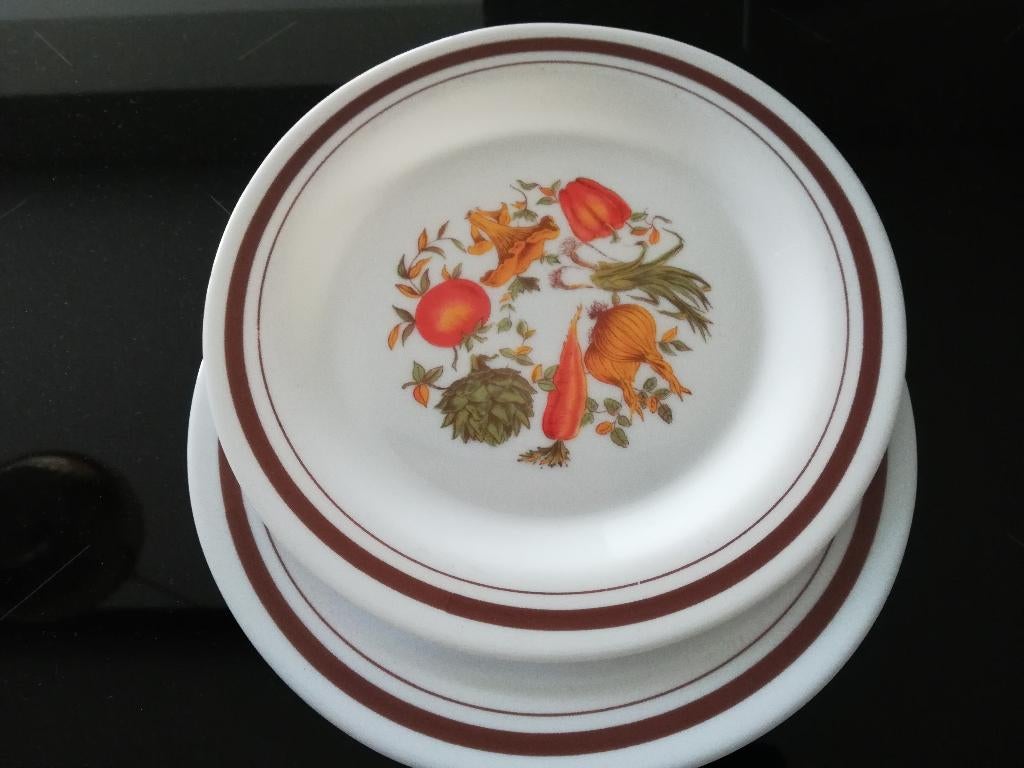 2 assiettes d'arcopal, Enlèvement ou Envoi