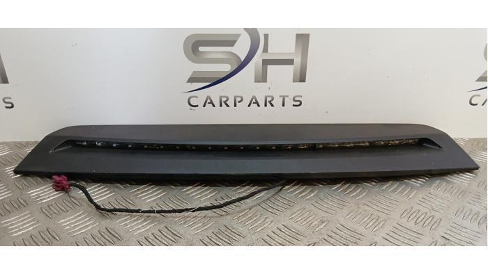 Feu de freinage supplémentaire centre d'un Mercedes CLA, Autos : Pièces & Accessoires, Éclairage, Mercedes-Benz, Utilisé, 3 mois de garantie