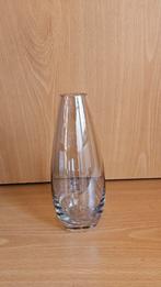 Zeer mooi mondgeblazen vaasje met mooie blauwz glans, Huis en Inrichting, Ophalen