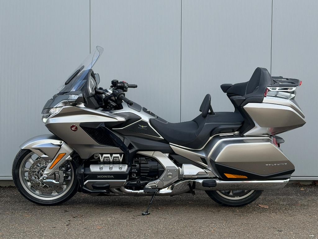 Honda GL 1800 Goldwing Tour Deluxe/intégrale/2024 - 5000 km, Motos, Permis Moto A, Tourisme, Entreprise, Automatique