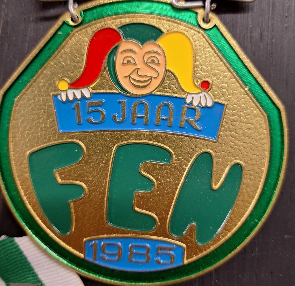 Fen, Collections, Broches, Pins & Badges, Enlèvement ou Envoi